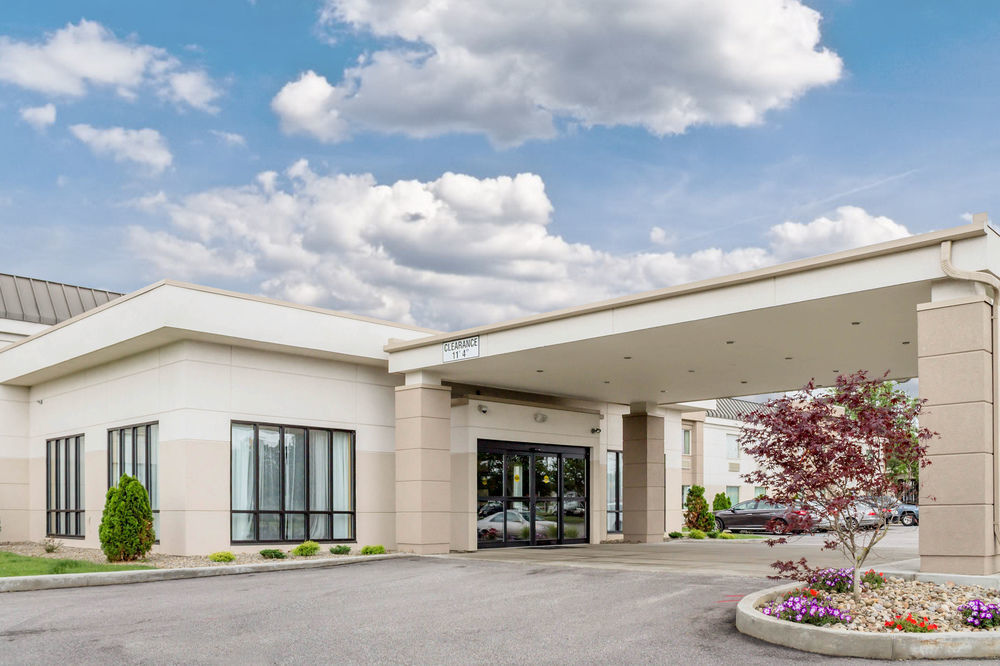 Clarion Hotel Beachwood-Cleveland Exterior photo